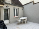 Petit meublé avec terrasse