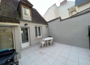 Petit meublé avec terrasse