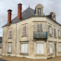 PLAIMPIED GIVAUDINS MAISON DE CARACTERE