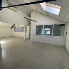 BOURGES LOUE LOCAL PROFESSIONNEL