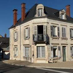 PLAIMPIED GIVAUDINS MAISON DE CARACTERE