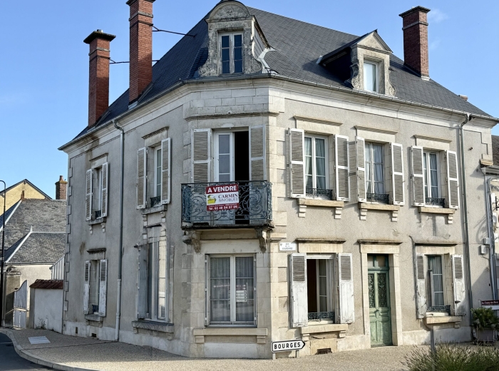 PLAIMPIED GIVAUDINS MAISON DE CARACTERE