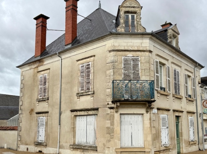 PLAIMPIED GIVAUDINS MAISON DE CARACTERE