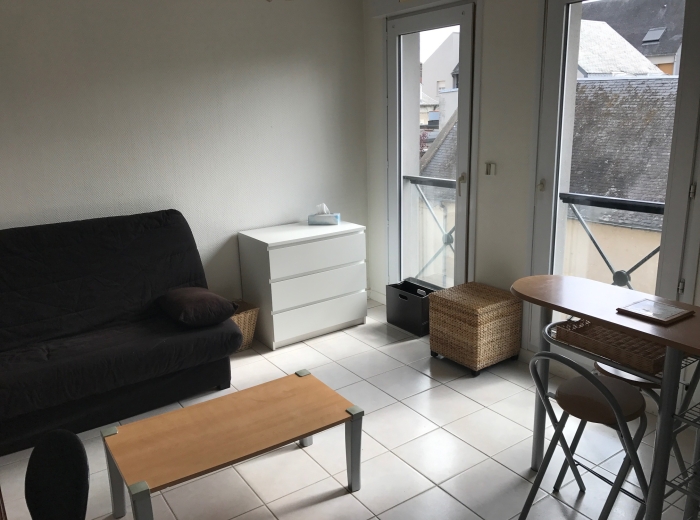 Bourges A LOUER STUDIO MEUBLE