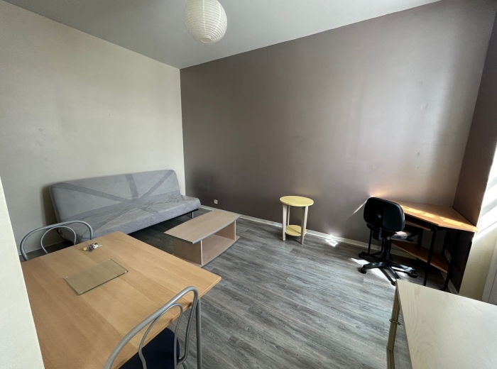 Bourges A LOUER STUDIO MEUBLE