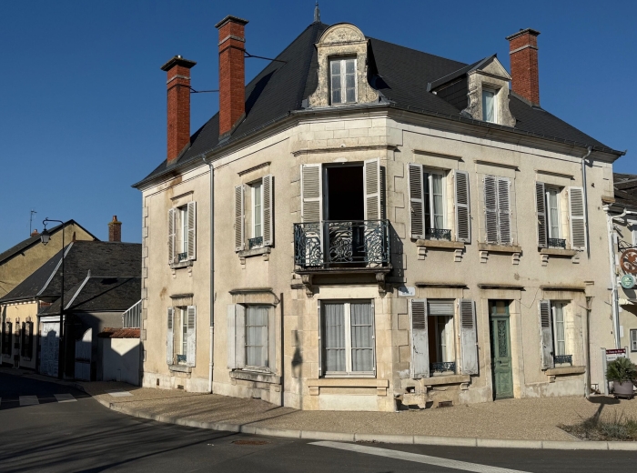 PLAIMPIED GIVAUDINS MAISON DE CARACTERE