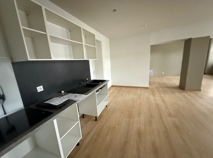 bel appartement centre ville st Florent